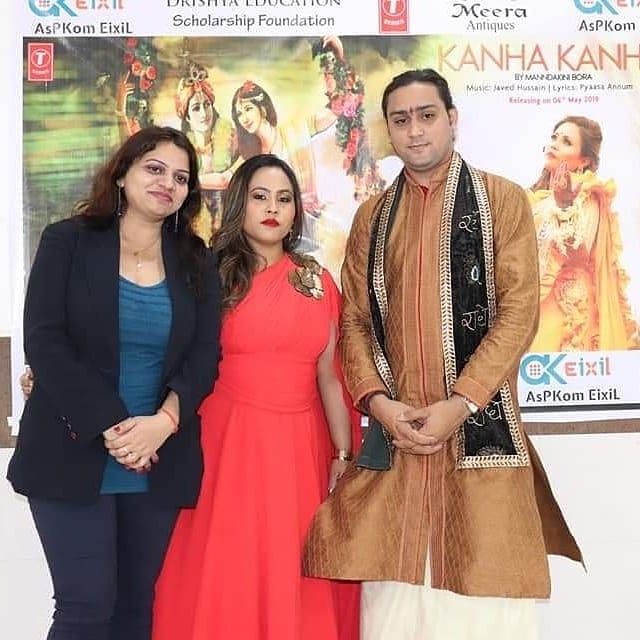 Komal Chauhan, Manndakini Bora and Vikas Gautam Ji Maharaj