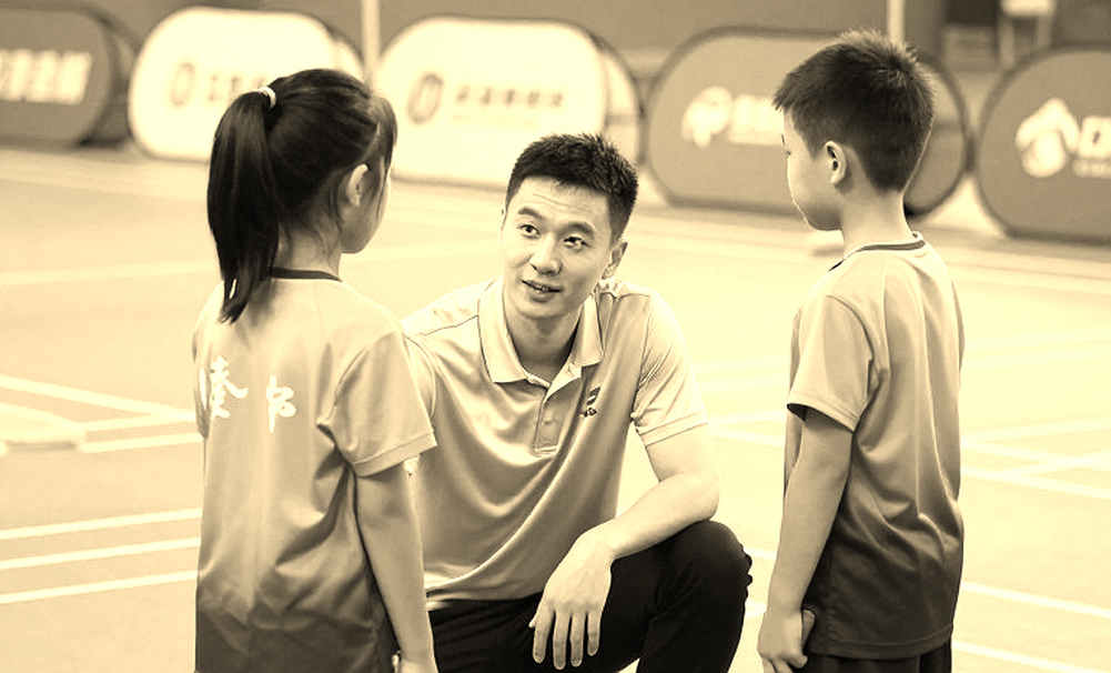 Alwi Farhan tập cùng Kento Momota trước Asian Games 2026: bài học không có giáo án
